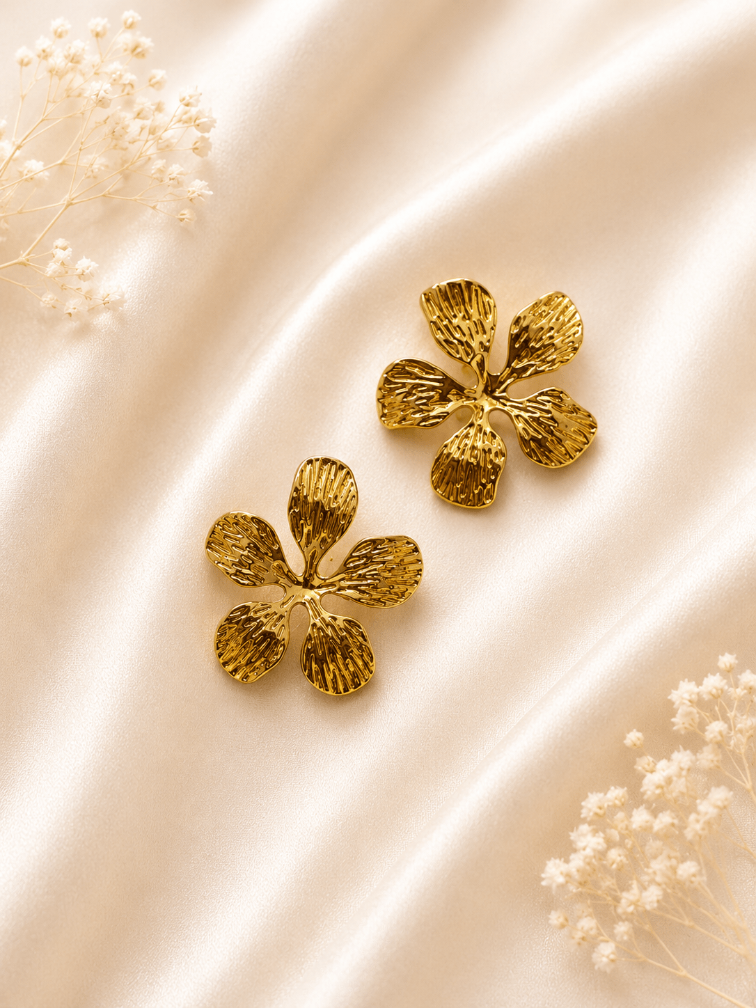 Gold Textured Flower Stud Earrings - violinas